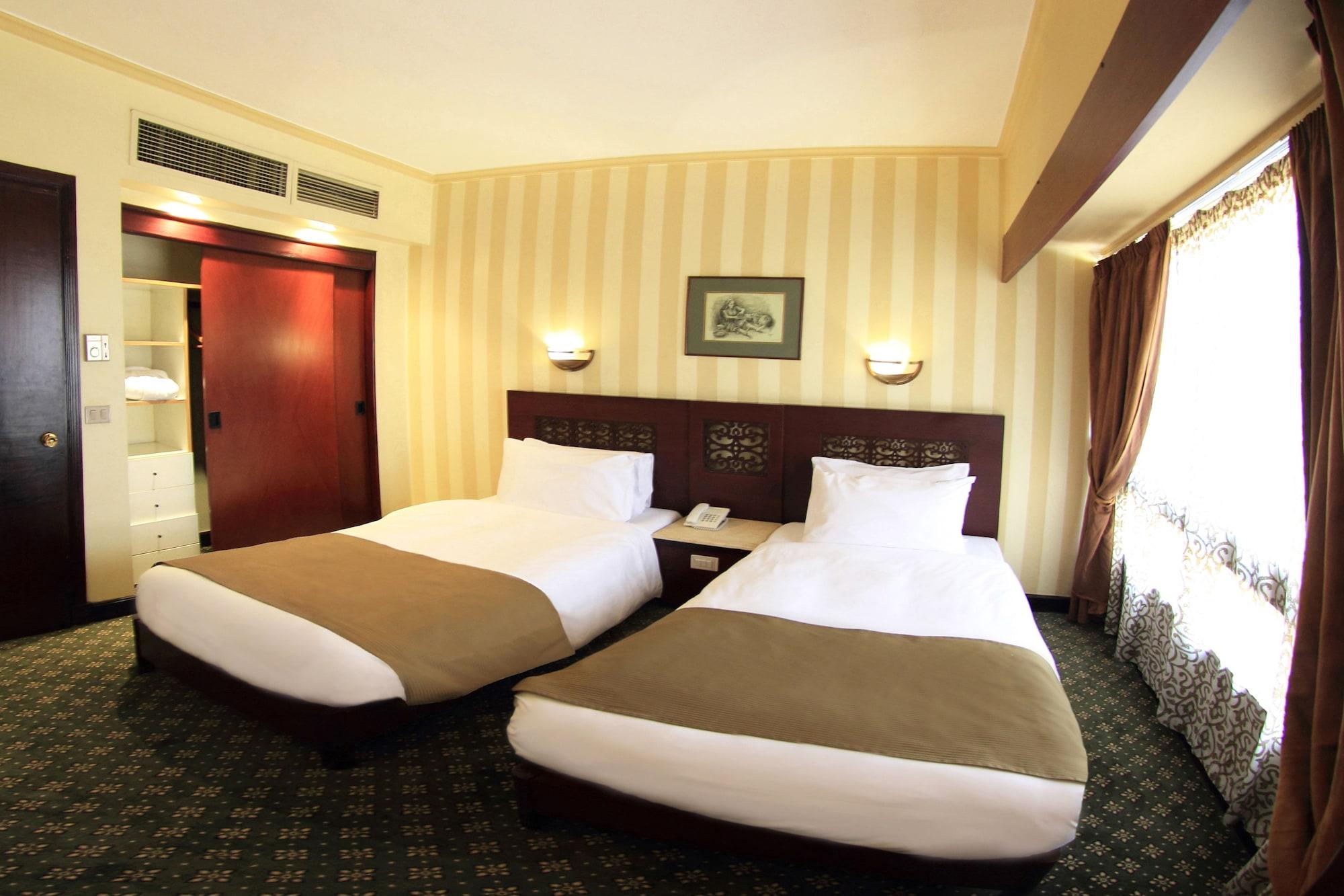 Pyramisa Suites Hotel Cairo Giza Exterior photo A room at the hotel