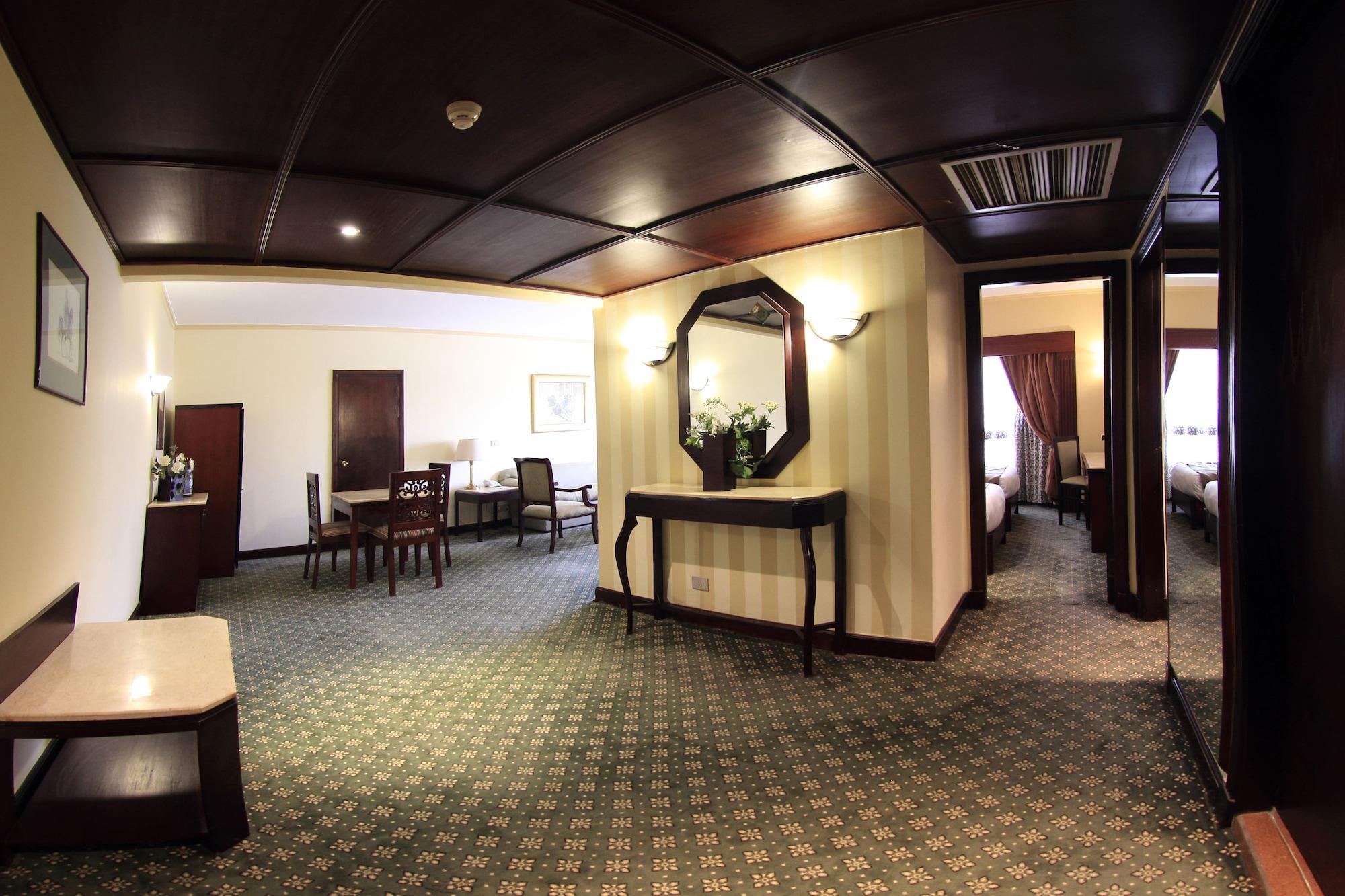 Pyramisa Suites Hotel Cairo Giza Exterior photo A room at the hotel
