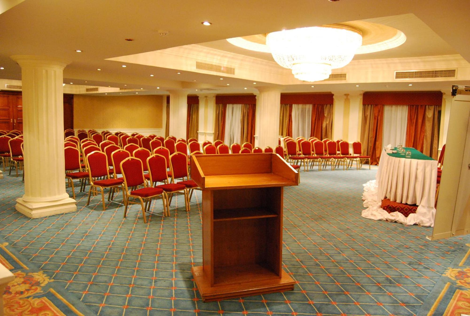 Pyramisa Suites Hotel Cairo Giza Exterior photo The hotel's conference hall
