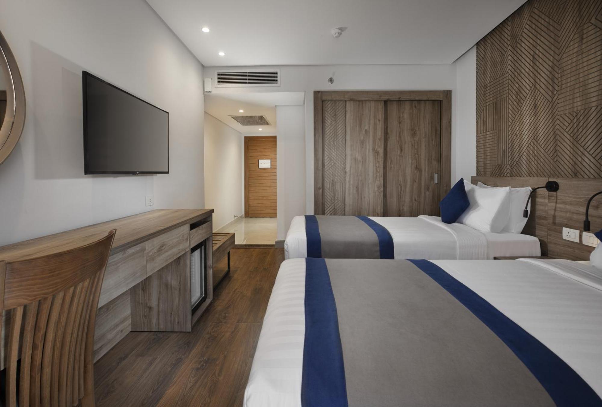 Pyramisa Suites Hotel Cairo Giza Exterior photo Standard room