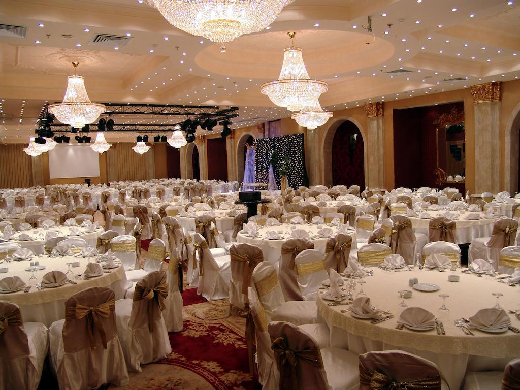 Pyramisa Suites Hotel Cairo Giza Exterior photo The ballroom at the hotel